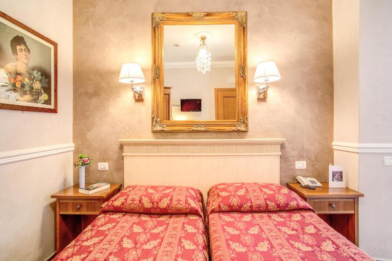 Double or Twin Room image 4