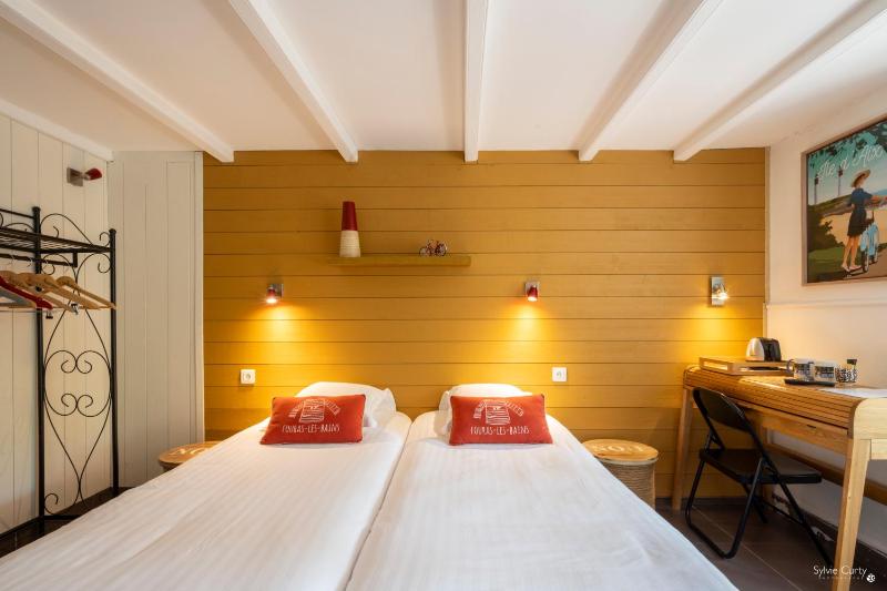 Twin Room image 3