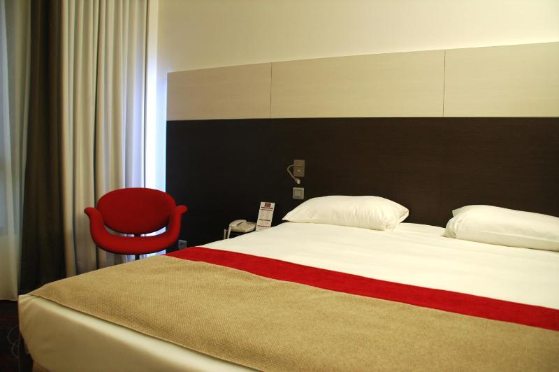 Superior Double Room image 1