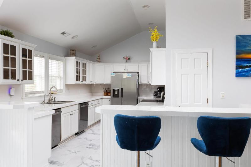 Whalehead Adventure With Ocean Views Pool Spa - image 17