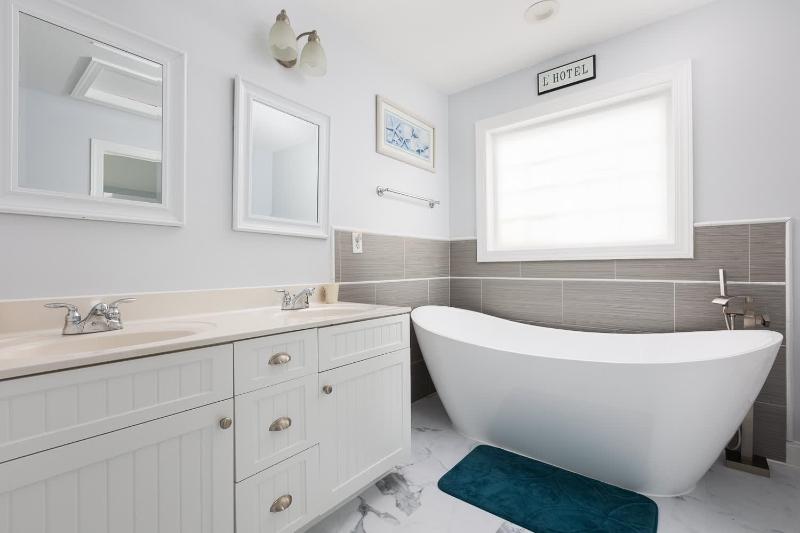 Whalehead Adventure With Ocean Views Pool Spa - image 5
