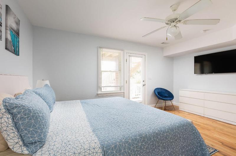 Whalehead Adventure With Ocean Views Pool Spa - image 16