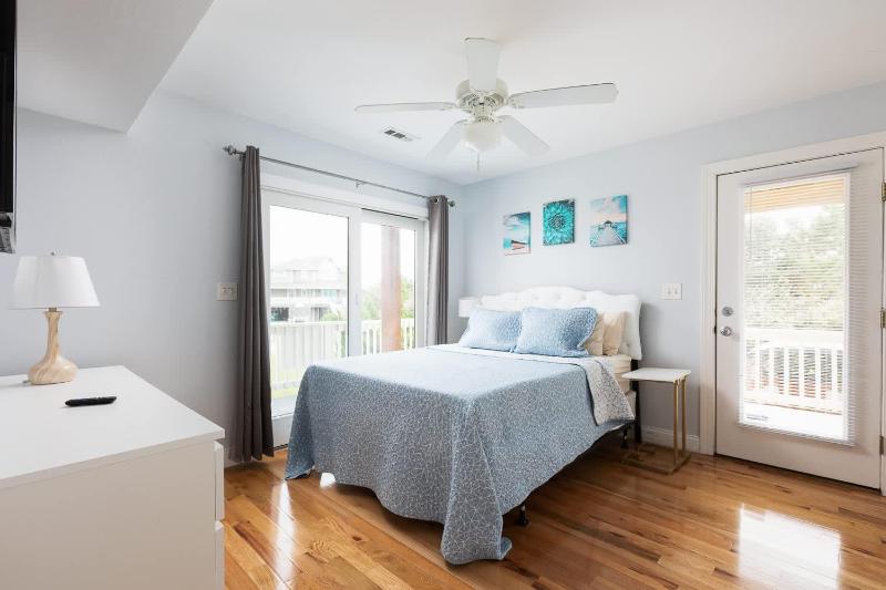 Whalehead Adventure With Ocean Views Pool Spa - image 40