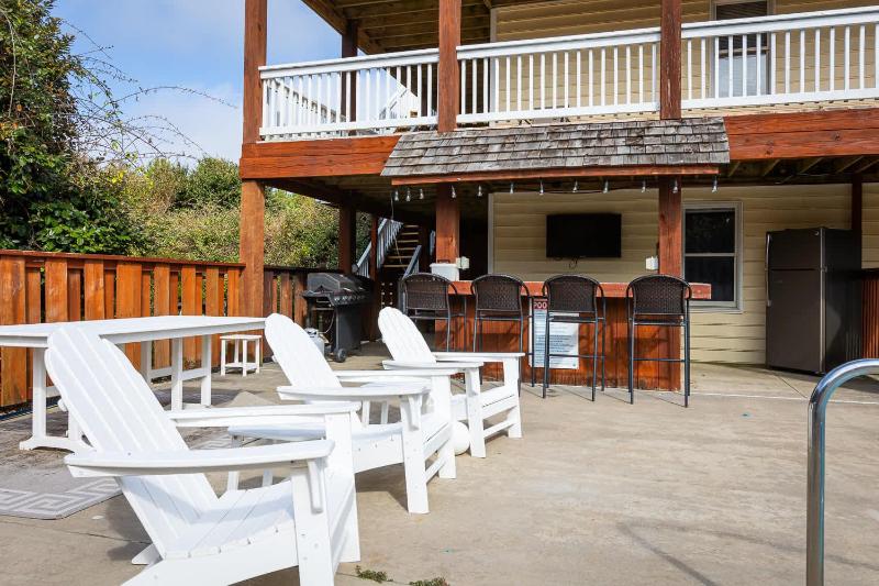 Whalehead Adventure With Ocean Views Pool Spa - image 50