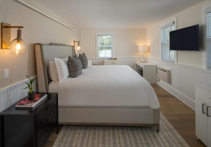 King Room image 4