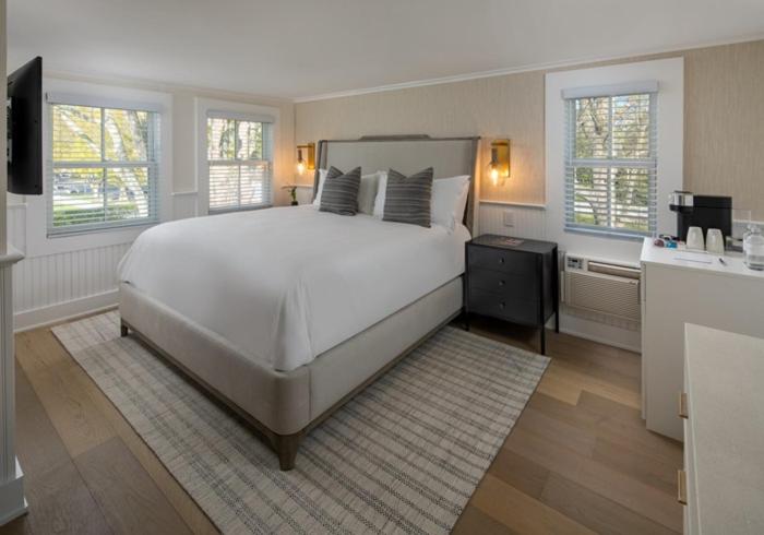 King Room image 3