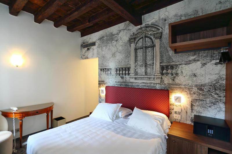 Standard Double Room image 1