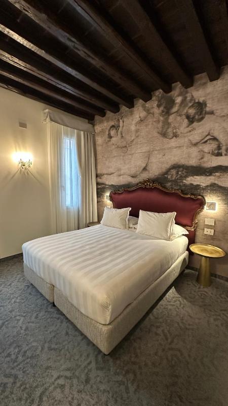 Superior Double Room image 3