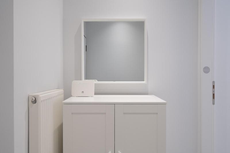 Spacious 2BR Apt Playroom Family-Home - image 2