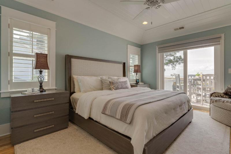 Stunning Views With Pool Family Room Resort Perks - image 22