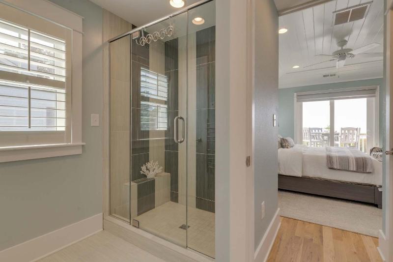 Stunning Views With Pool Family Room Resort Perks - image 47