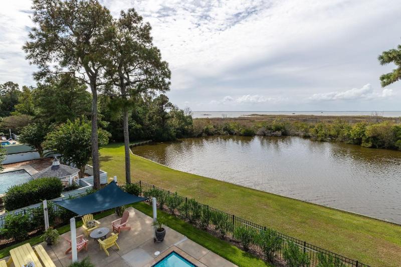 Stunning Views With Pool Family Room Resort Perks - image 41