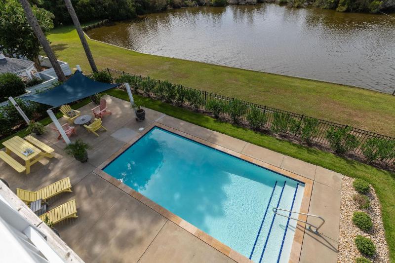Stunning Views With Pool Family Room Resort Perks - image 43