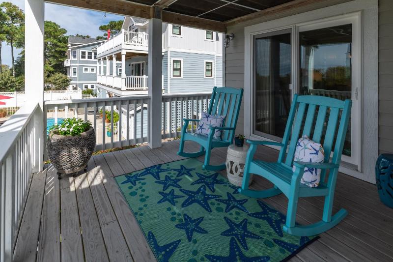 Stunning Views With Pool Family Room Resort Perks - image 11