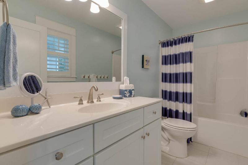 Stunning Views With Pool Family Room Resort Perks - image 39