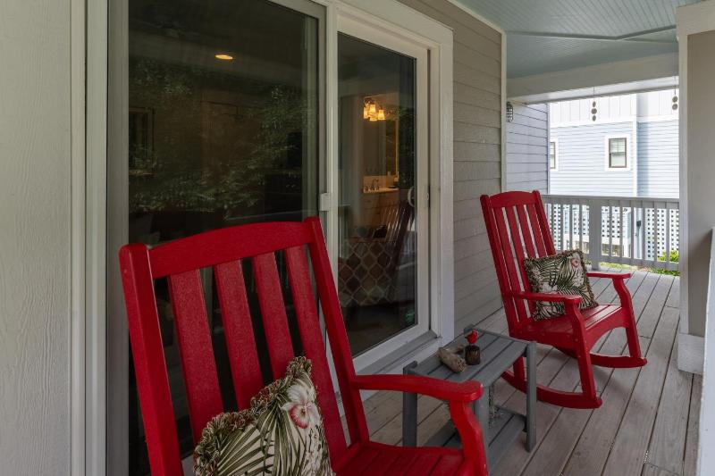 Stunning Views With Pool Family Room Resort Perks - image 37