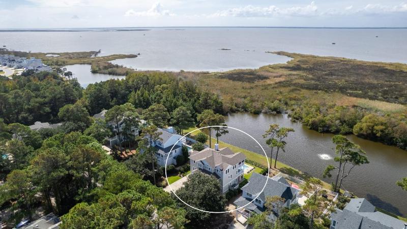 Stunning Views With Pool Family Room Resort Perks - image 6