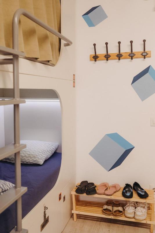 Bed in 8-Bed Mixed Dormitory Room image 3