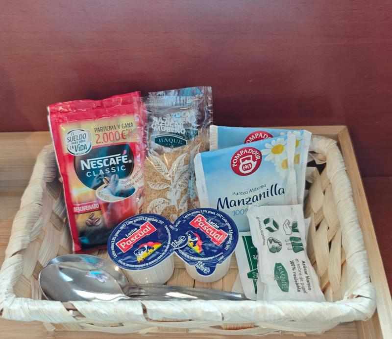 Standard Twin Room image 3