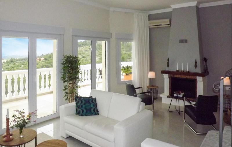 Three-Bedroom Holiday Home  image 1