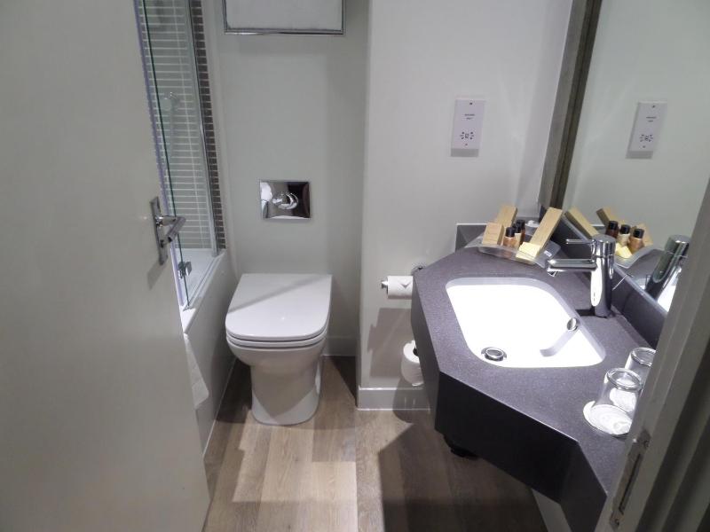 Standard Double Room - Disability Access image 4