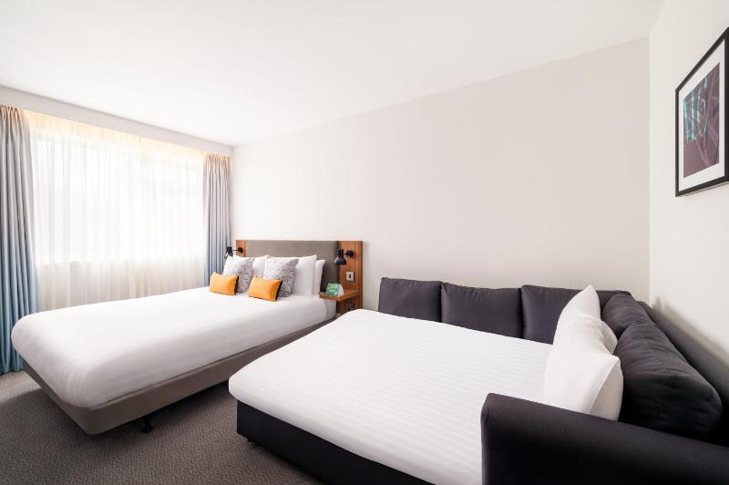 Standard Double Room with Sofa Bed image 3