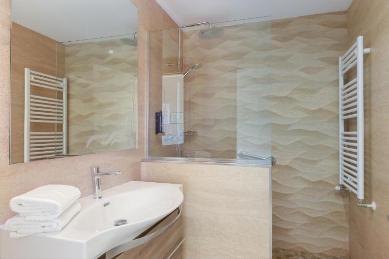 Double or Twin Room image 3