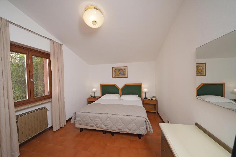 Two-Bedroom Apartment Plus with Partial Lake View image 4