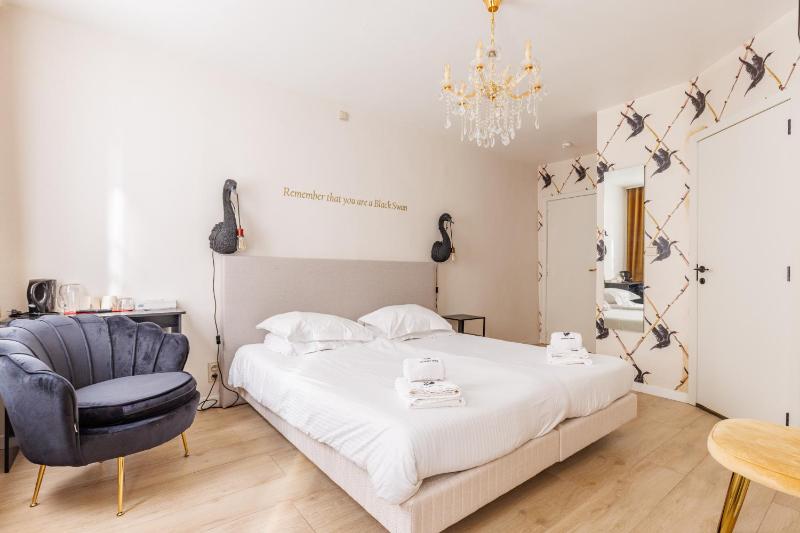 Double or Twin Room image 4