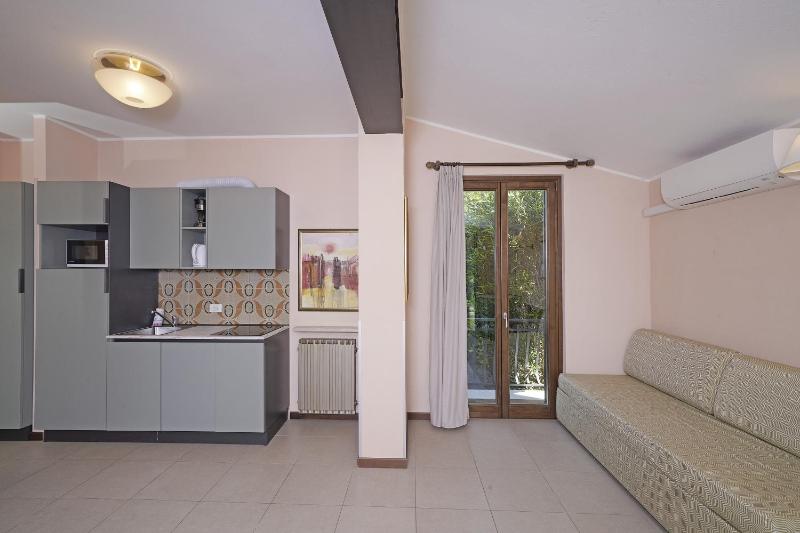One-Bedroom Apartment Plus with Lake View image 4