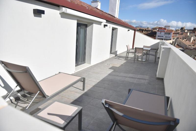 Quadruple Room with Terrace image 4