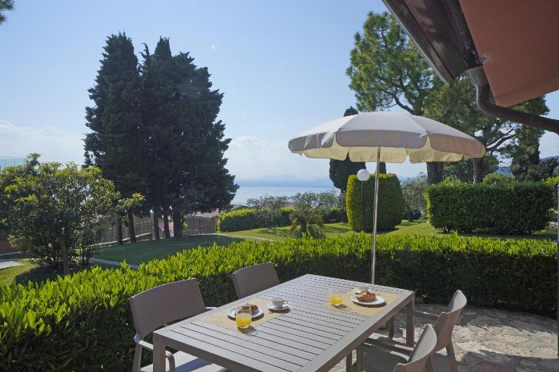 Three-Bedroom Apartment Plus with Lake View image 1