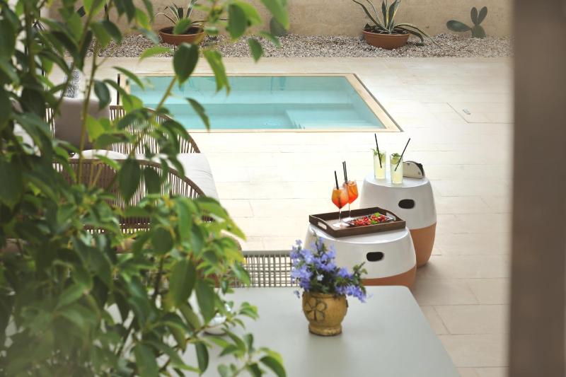 Luxury Double Room with Patio and Bath image 1