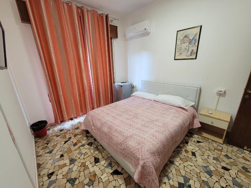 Double Room with Private Bathroom image 1
