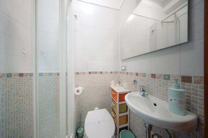 Single Room image 4