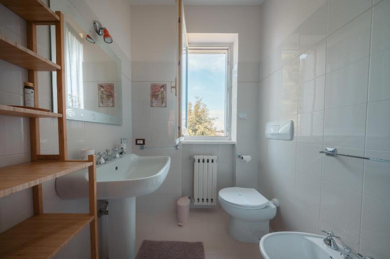 Double Room with Balcony image 2