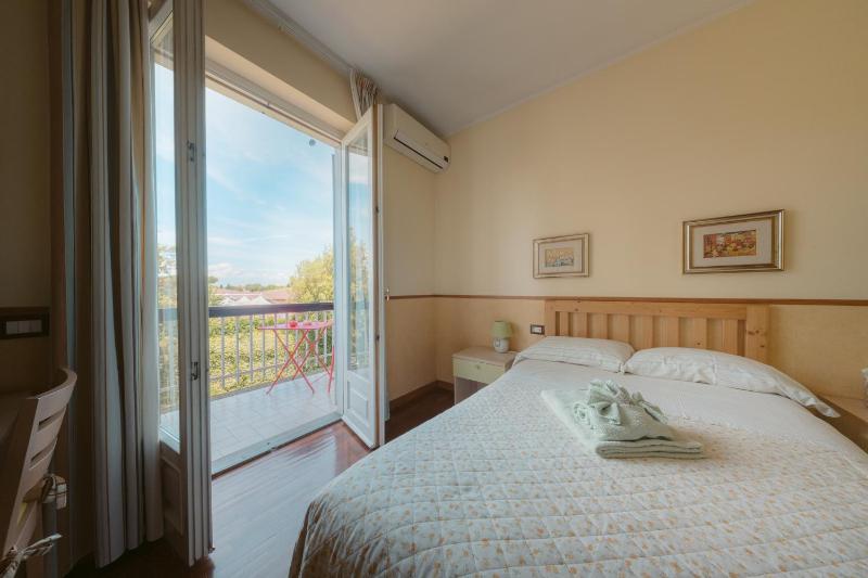 Single Room image 3