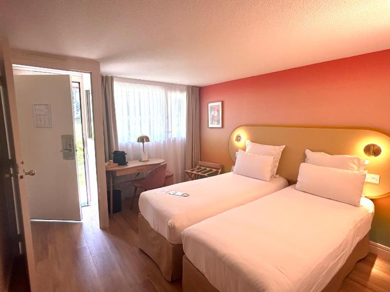Comfort Twin Room image 4
