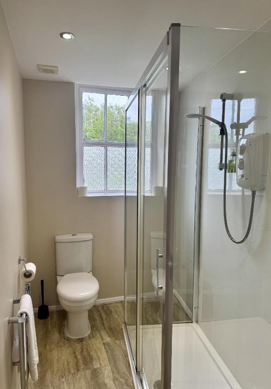 Twin Room with Shower image 4