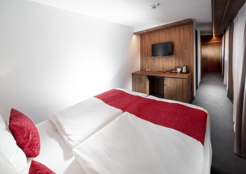 Economy Double Room image 4