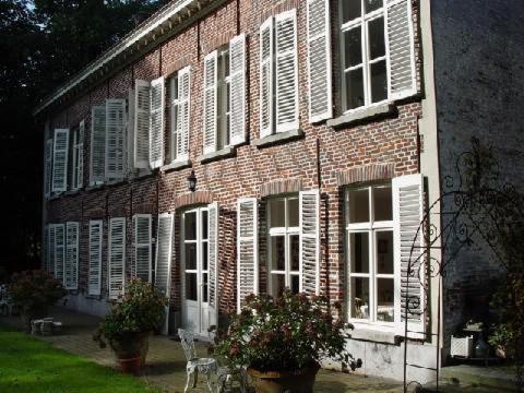 Family Room (4 Adults) image 2