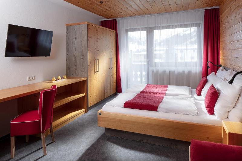 Deluxe Double Room with Balcony image 1