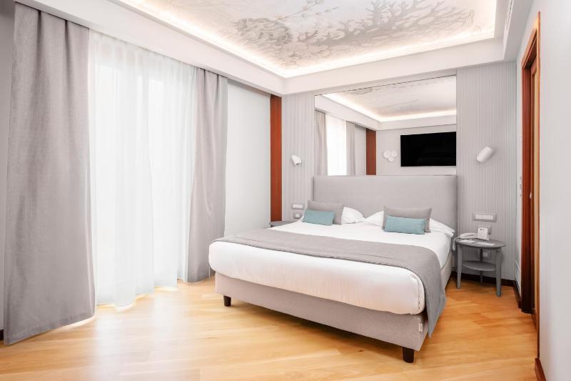Executive Double Room image 2