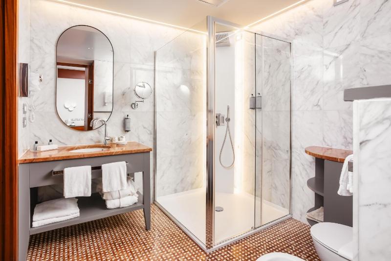 Executive Double Room image 3