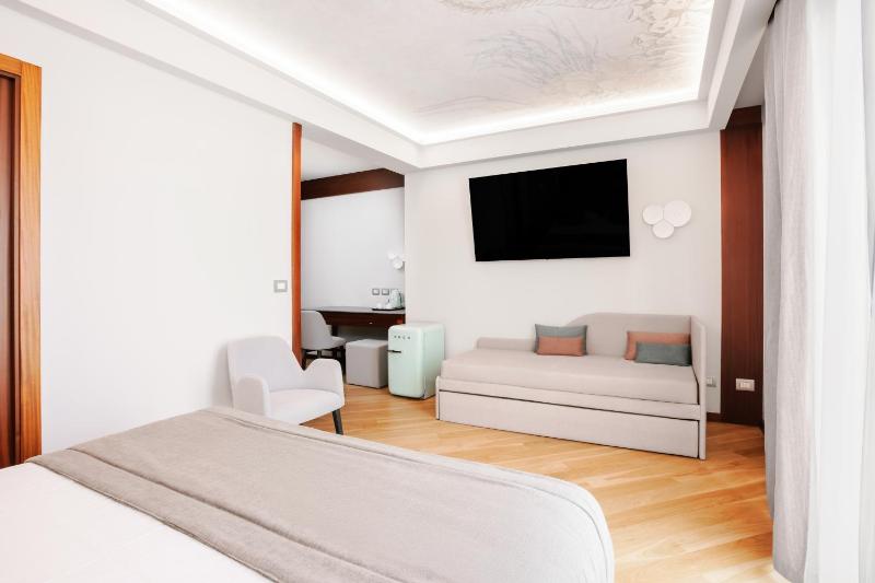 Executive Double Room image 4