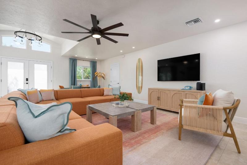 3 Blocks to Beach Epic Game Room Cabana Bar - image 8