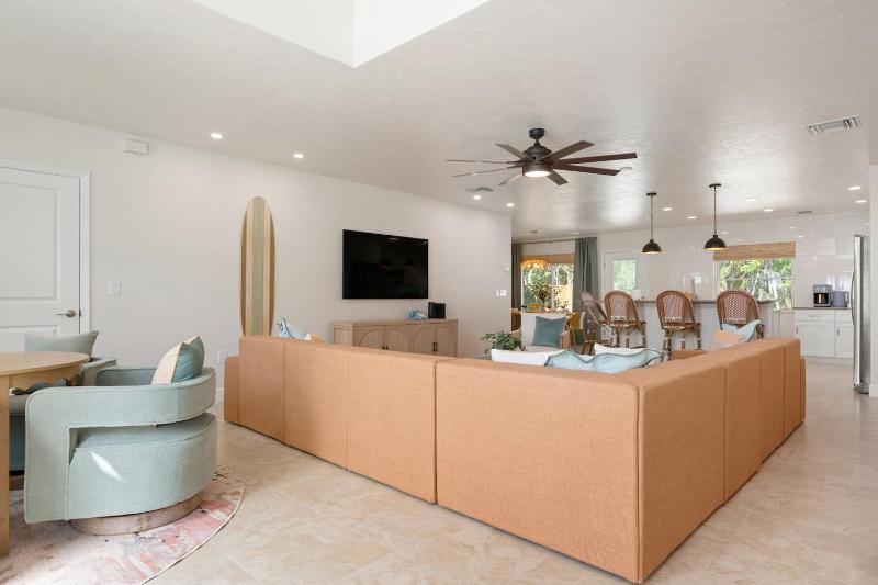 3 Blocks to Beach Epic Game Room Cabana Bar - image 35