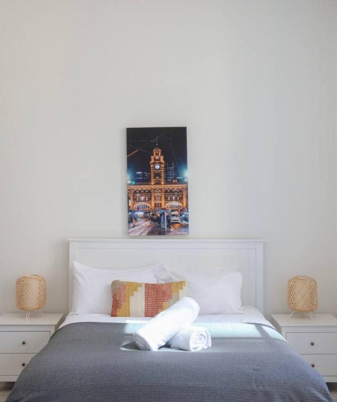 The Clocktower Light and Airy Studio on Bourke St - image 9