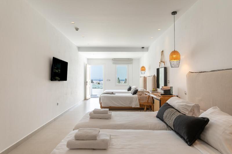 Quadruple Room with Sea View image 1