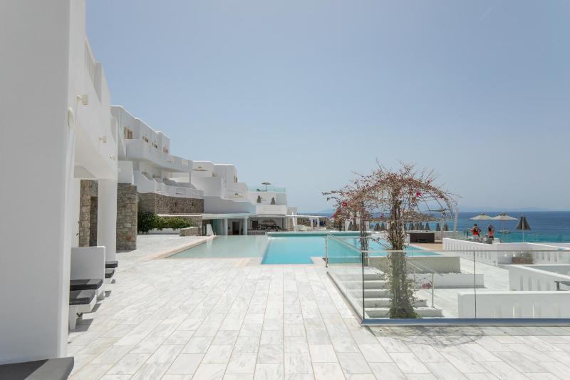 Quadruple Room with Sea View image 4